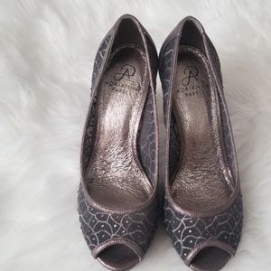 ADRIANNA PAPELL PUMPS (New)